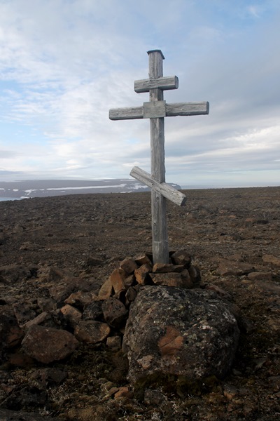 Крест, установленный на острове Беннетта в 1913 г.